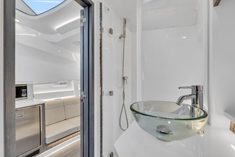 Sea Ray 370 Sundancer 29 2023 Sea Ray 370 Sundancer 30