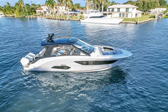Sea Ray 370 Sundancer 61 2023 Sea Ray 370 Sundancer 62