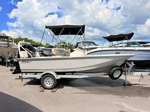 Boston Whaler 170 Montauk 9 2027 Boston Whaler 170 Montauk 10