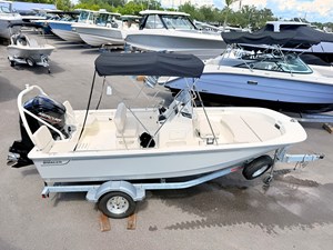 Boston Whaler 170 Montauk 14 2027 Boston Whaler 170 Montauk 15