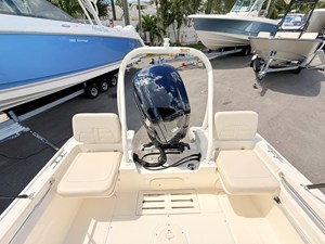 Boston Whaler 170 Montauk 15 2027 Boston Whaler 170 Montauk 16