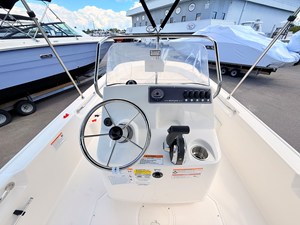 Boston Whaler 170 Montauk 22 2027 Boston Whaler 170 Montauk 23