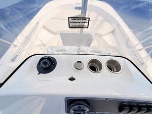 Boston Whaler 170 Montauk 25 2027 Boston Whaler 170 Montauk 26