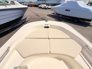 Boston Whaler 170 Montauk 31 2027 Boston Whaler 170 Montauk 32