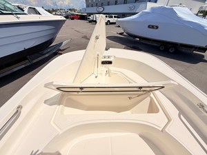Boston Whaler 170 Montauk 33 2027 Boston Whaler 170 Montauk 34