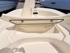 Boston Whaler 170 Montauk 35 2027 Boston Whaler 170 Montauk 36