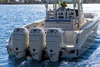 Boston Whaler 350 OUTRAGE 11 2014 Boston Whaler 350 OUTRAGE 12