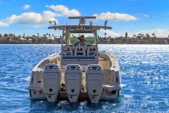 Boston Whaler 350 OUTRAGE 12 2014 Boston Whaler 350 OUTRAGE 13