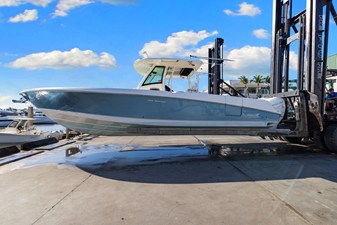 Boston Whaler 350 OUTRAGE 15 2014 Boston Whaler 350 OUTRAGE 16