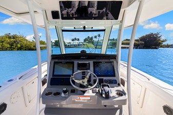 Boston Whaler 350 OUTRAGE 24 2014 Boston Whaler 350 OUTRAGE 25
