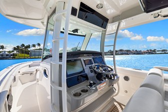 Boston Whaler 350 OUTRAGE 25 2014 Boston Whaler 350 OUTRAGE 26