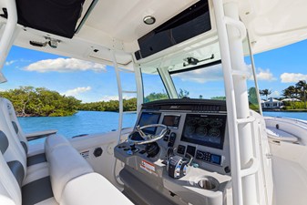 Boston Whaler 350 OUTRAGE 26 2014 Boston Whaler 350 OUTRAGE 27