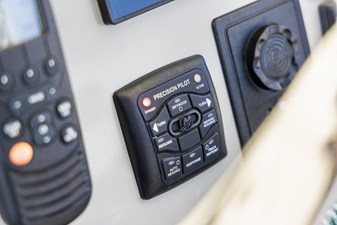 Boston Whaler 350 OUTRAGE 32 2014 Boston Whaler 350 OUTRAGE 33