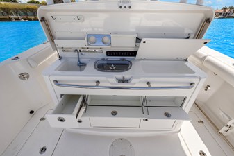 Boston Whaler 350 OUTRAGE 41 2014 Boston Whaler 350 OUTRAGE 42