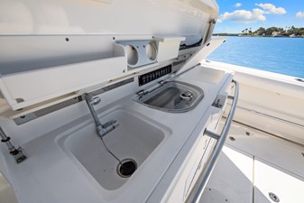 Boston Whaler 350 OUTRAGE 42 2014 Boston Whaler 350 OUTRAGE 43
