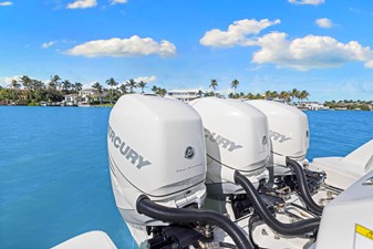 Boston Whaler 350 OUTRAGE 50 2014 Boston Whaler 350 OUTRAGE 51