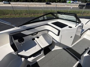 Sea Ray 190 SPX 16 2016 Sea Ray 190 SPX 17