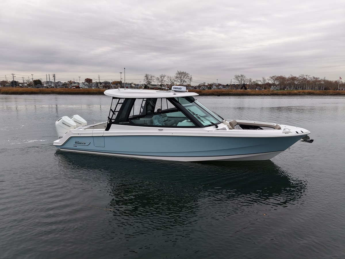 2026 Boston Whaler 330 Vantage 6