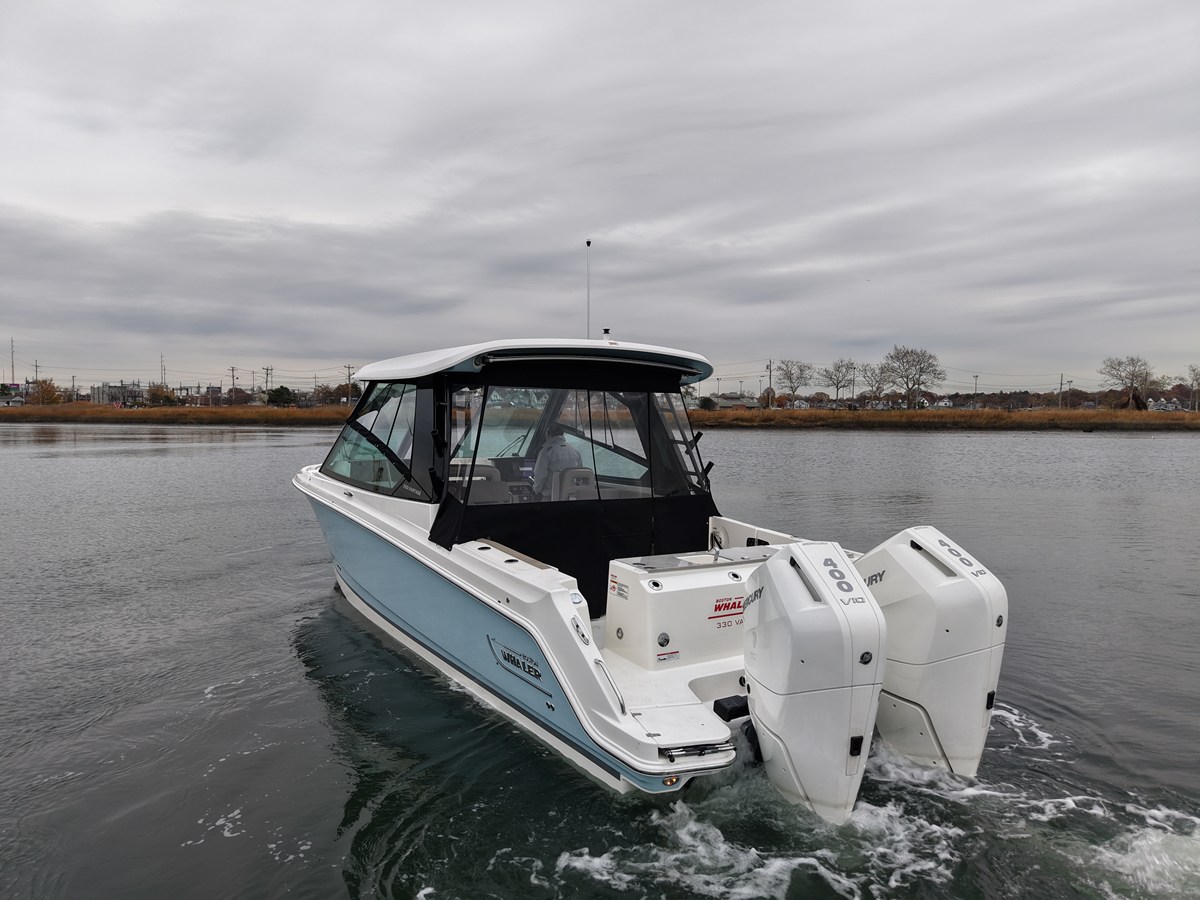2026 Boston Whaler 330 Vantage 11