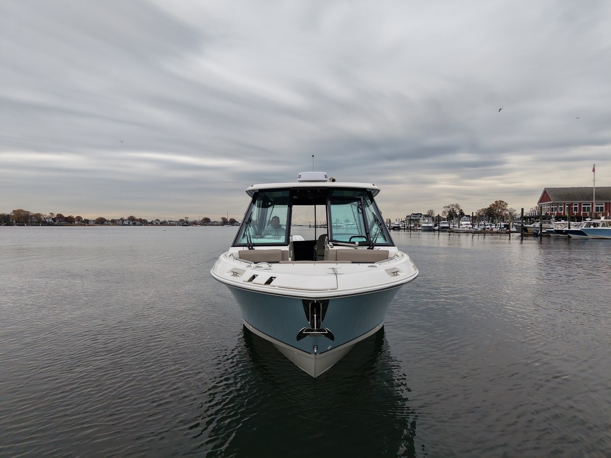 2026 Boston Whaler 330 Vantage 13