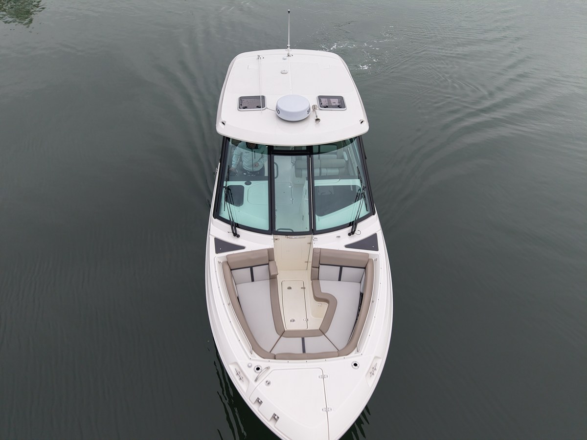 2026 Boston Whaler 330 Vantage 17