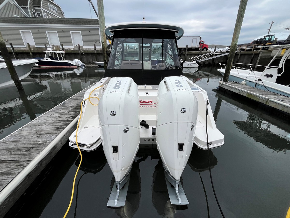 2026 Boston Whaler 330 Vantage 18