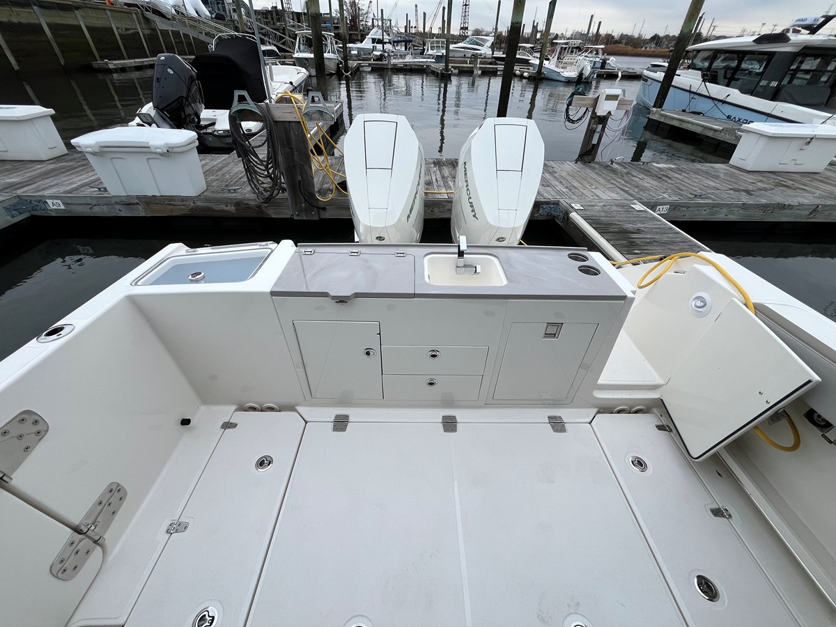 2026 Boston Whaler 330 Vantage 19