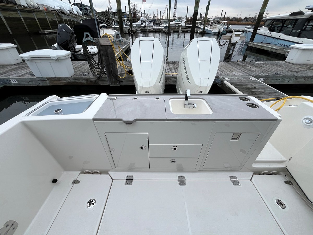 2026 Boston Whaler 330 Vantage 20