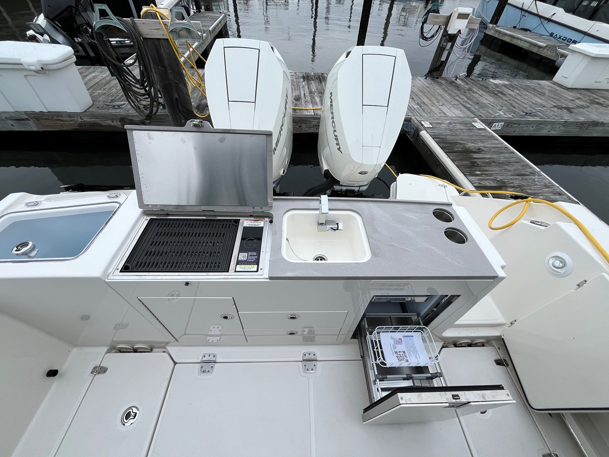 2026 Boston Whaler 330 Vantage 22