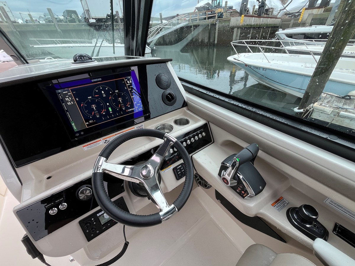 2026 Boston Whaler 330 Vantage 34