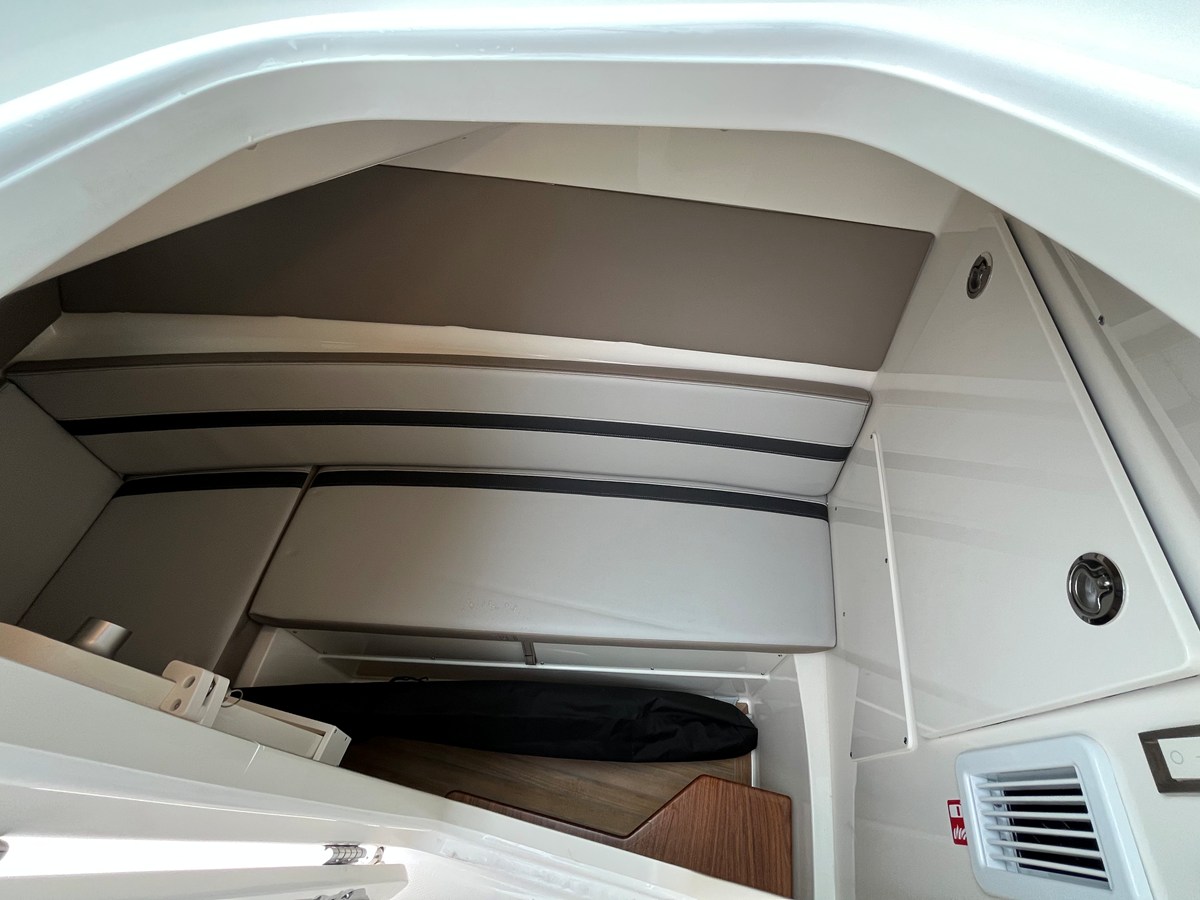 2026 Boston Whaler 330 Vantage 37