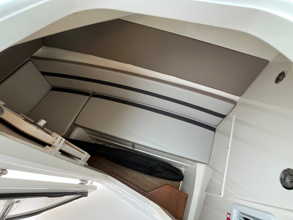 2026 Boston Whaler 330 Vantage 38