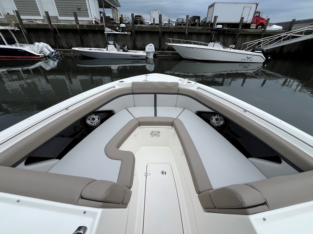 2026 Boston Whaler 330 Vantage 41