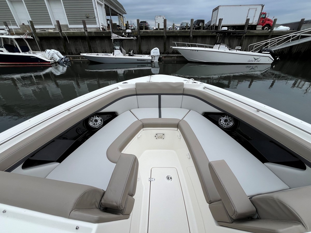 2026 Boston Whaler 330 Vantage 42