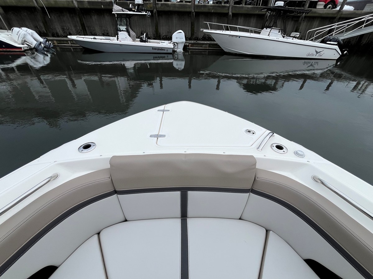 2026 Boston Whaler 330 Vantage 45
