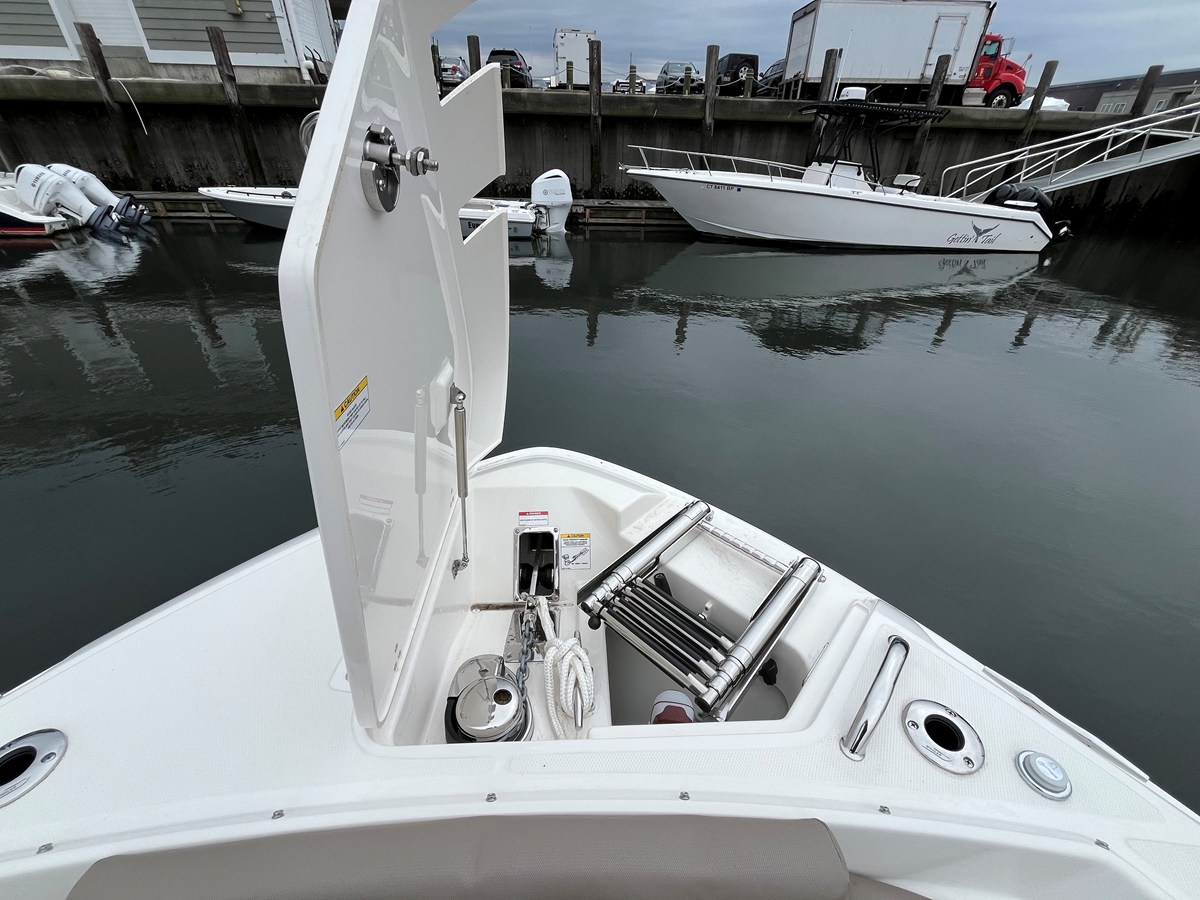 2026 Boston Whaler 330 Vantage 46