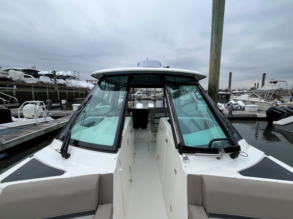 2026 Boston Whaler 330 Vantage 47