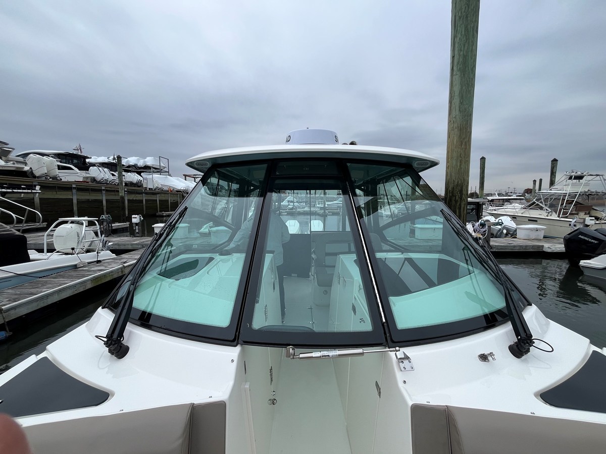 2026 Boston Whaler 330 Vantage 48