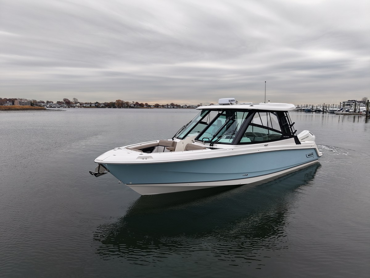 2026 Boston Whaler 330 Vantage 50