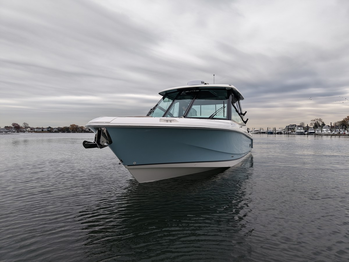 2026 Boston Whaler 330 Vantage 60
