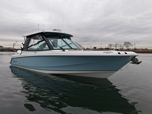 2026 Boston Whaler 330 Vantage 9