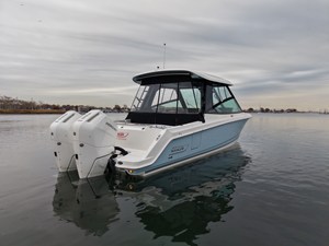 2026 Boston Whaler 330 Vantage 10