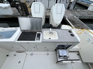 2026 Boston Whaler 330 Vantage 21