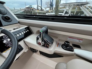 2026 Boston Whaler 330 Vantage 35