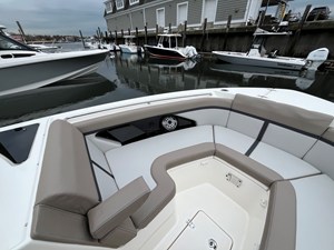 2026 Boston Whaler 330 Vantage 43