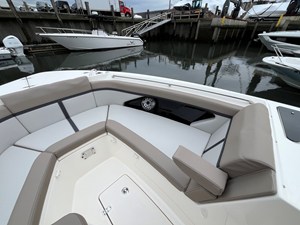 2026 Boston Whaler 330 Vantage 44