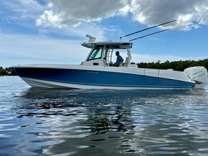 Boston Whaler 350 OUTRAGE 1 2022 Boston Whaler 350 OUTRAGE 2