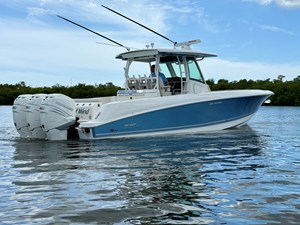 Boston Whaler 350 OUTRAGE 2 2022 Boston Whaler 350 OUTRAGE 3