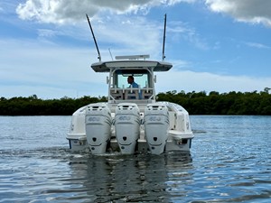 Boston Whaler 350 OUTRAGE 4 2022 Boston Whaler 350 OUTRAGE 5
