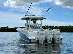 Boston Whaler 350 OUTRAGE 5 2022 Boston Whaler 350 OUTRAGE 6